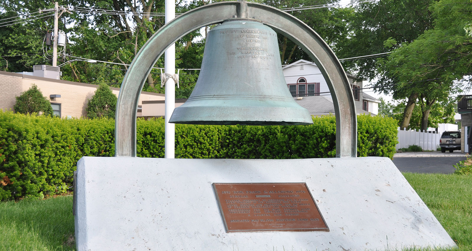 Photo: /1117/ALLEMONGMEMORIALBELL Memorials-Hero-3.jpg